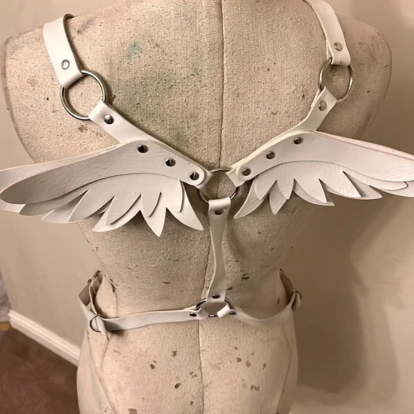 Sexy white faux leather  harness wings - Picture 3 of 3
